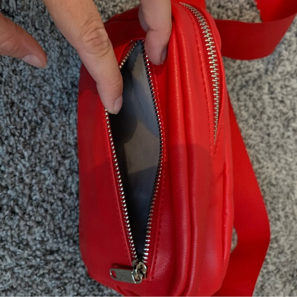 Wild Fable red crossbody bag that transitions into waist bag. NWOT. - Picture 2 of 7
